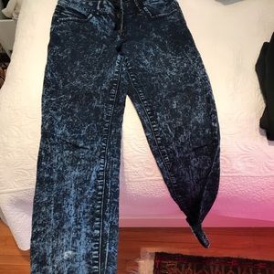 Distressed jeans - size 26